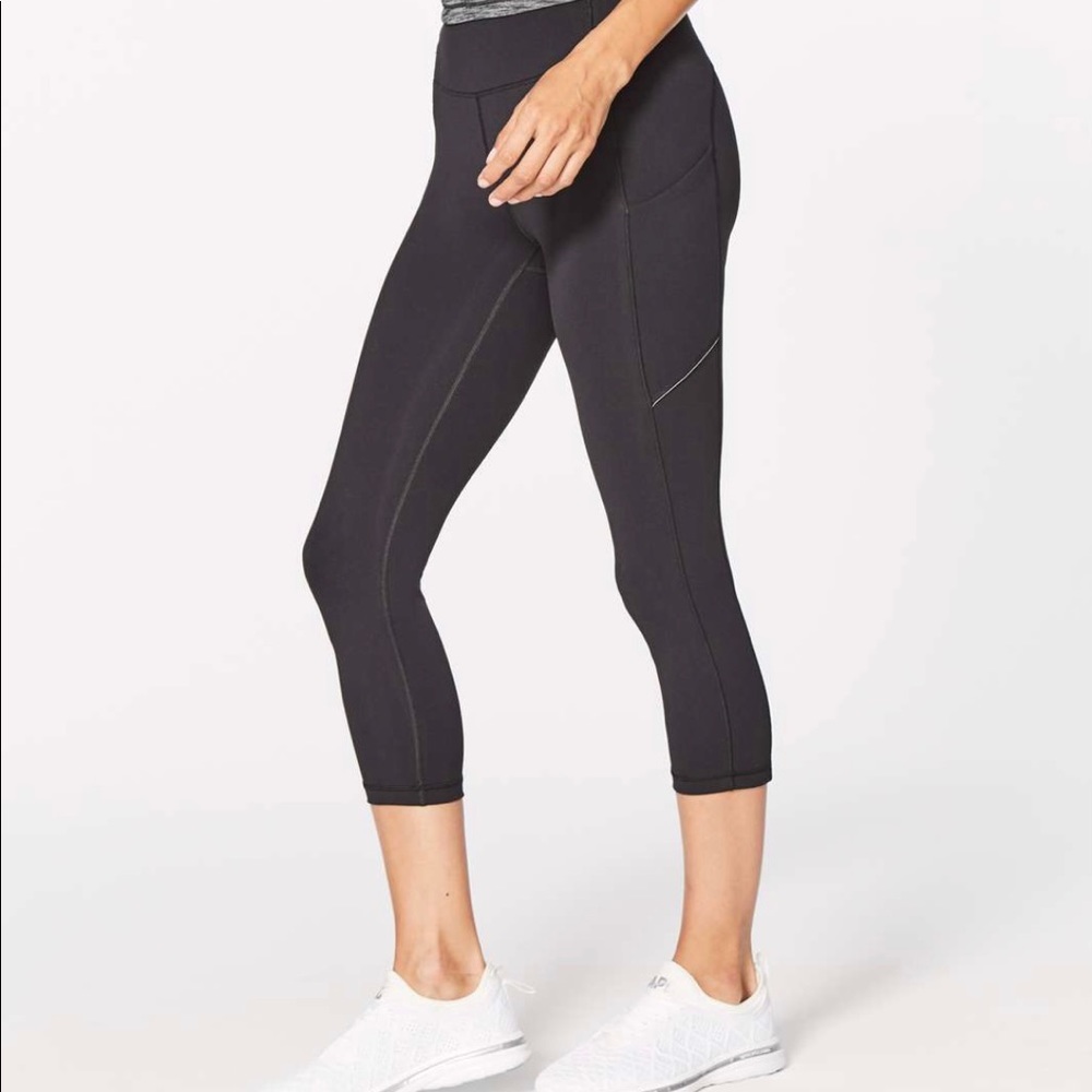 NWT Lululemon Speed Up Crop 21” Size 6 Black
